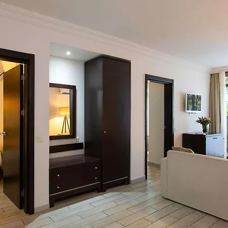 Bay Hotel *