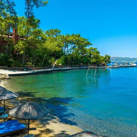 Bay Hotel *